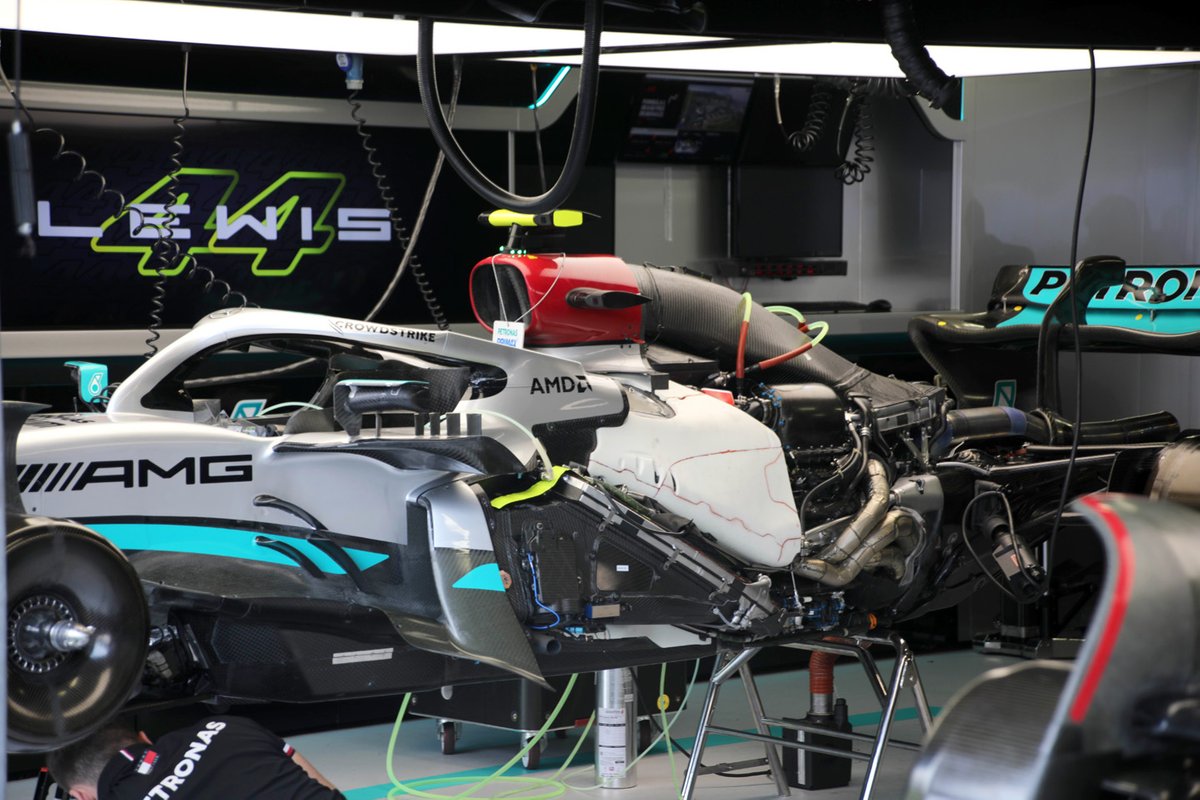Mercedes W13, dettaglio tecnico del serbatoio coperto con materiale isolante
