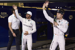Pole sahibi Lewis Hamilton, Mercedes AMG F1, ikinci sıra Nico Rosberg, Mercedes AMG F1