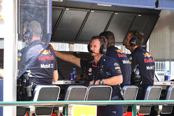 Christian Horner, Red Bull Racing RB13 Team Principal on the pit wall gantry