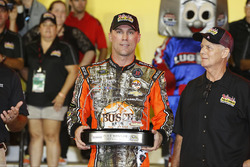 Polesitter Kevin Harvick, Stewart-Haas Racing Chevrolet