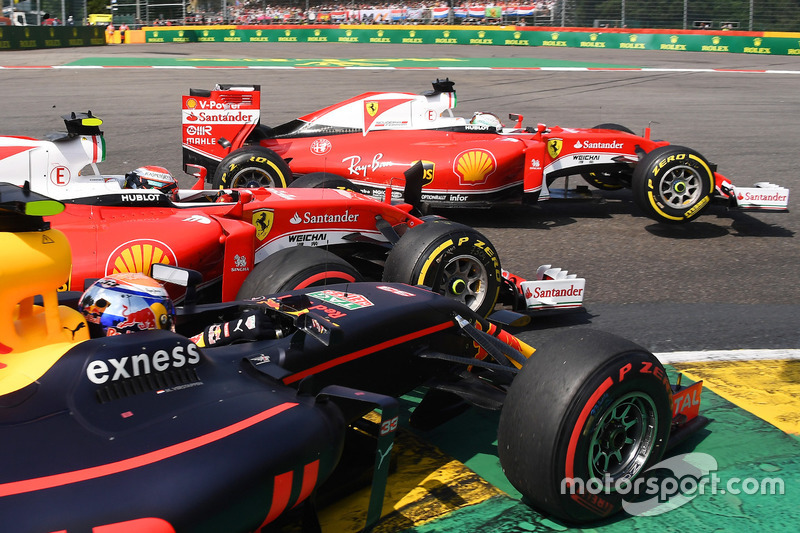 Verstappen had in 2016 bij de start een aanvaring met beide Ferrari's
