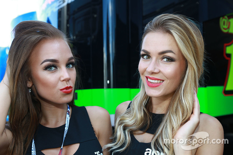 Grid girls Aprilia