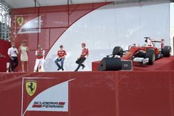 Maurizio Arrivabene, Ferrari Team Principal; Kimi Seb