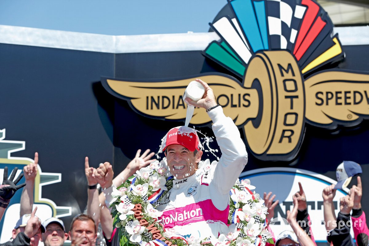 Race winner Helio Castroneves, Meyer Shank Racing Honda