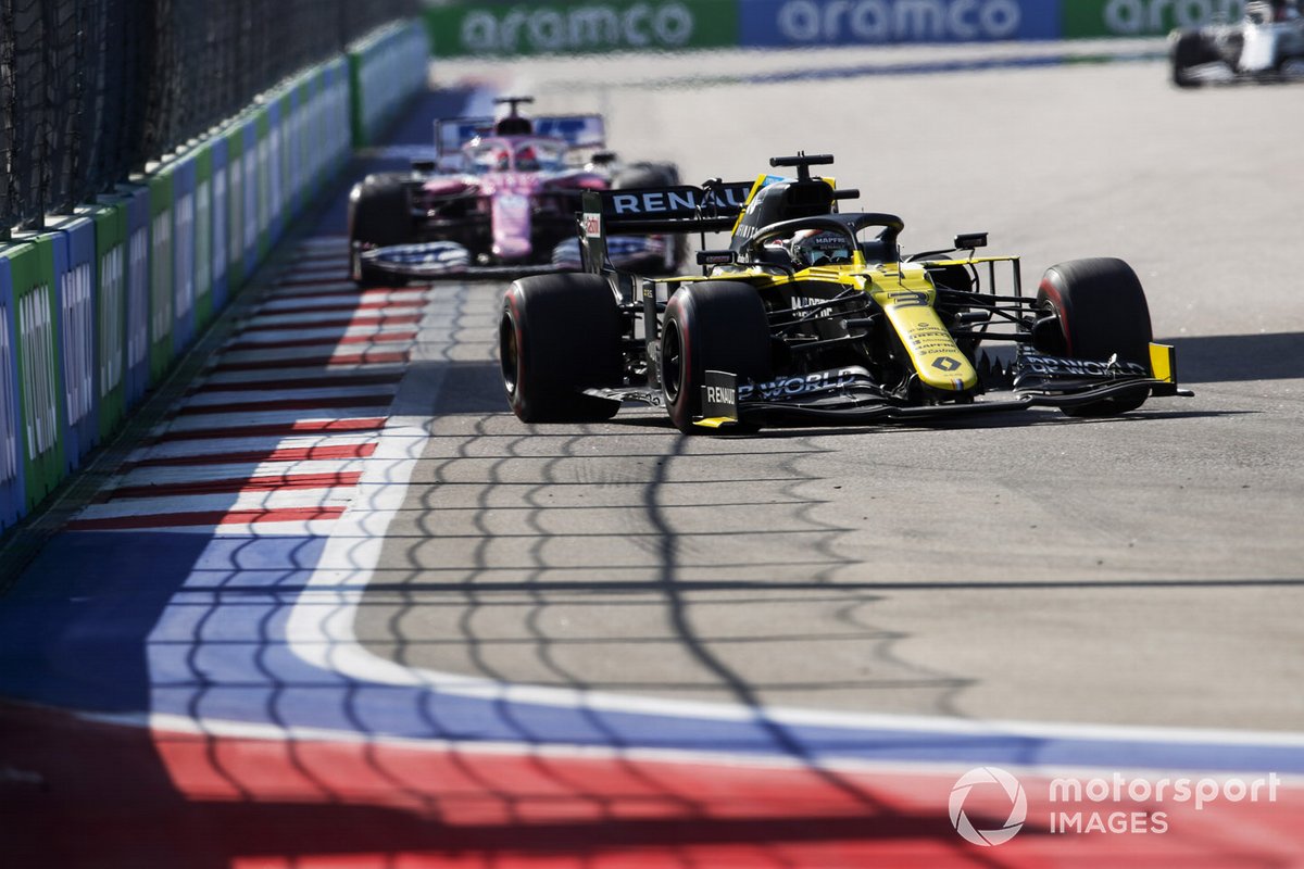 Daniel Ricciardo, Renault F1 Team R.S.20, Sergio Perez, Racing Point RP20