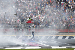 Yarış galibi Martin Truex Jr., Furniture Row Racing Toyota