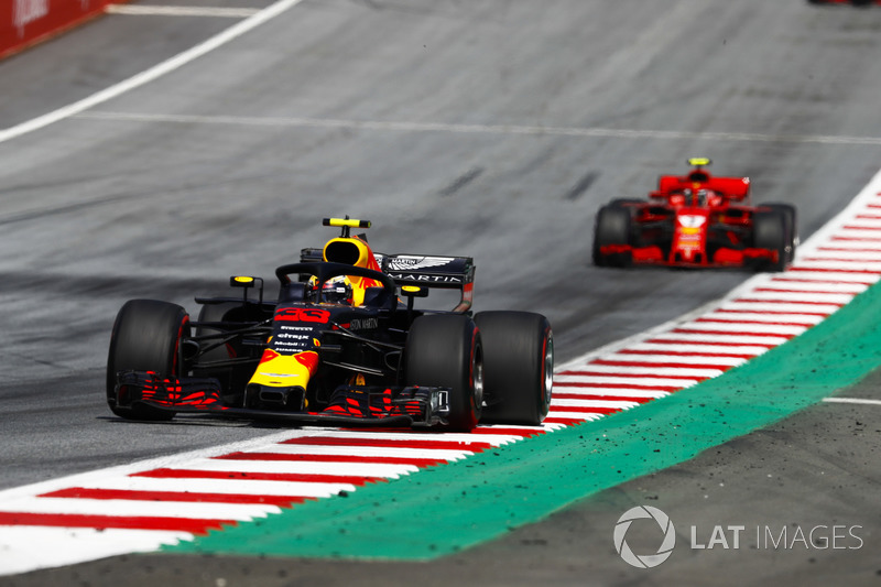 Max Verstappen, Red Bull Racing RB14, Kimi Raikkonen, Ferrari SF71H