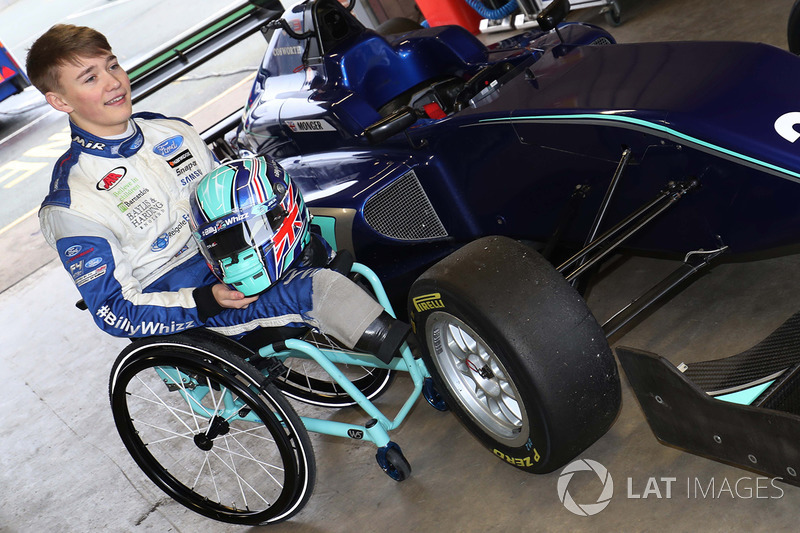 Billy Monger fa il suo ritorno in una monoposto testando una Carlin MSV Formula 3