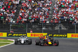 Daniel Ricciardo, Red Bull Racing RB13 and Lance Stroll, Williams FW40