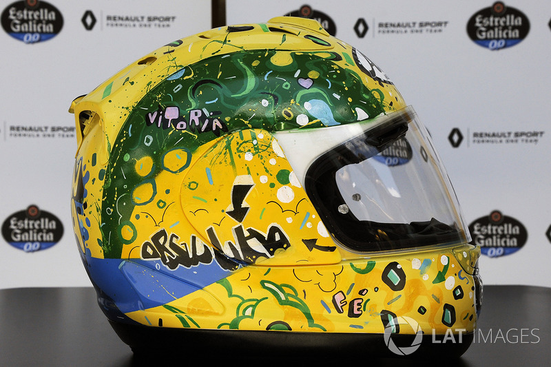 El casco de Carlos Sainz Jr., Renault Sport F1 Team, diseñado por Shock Maravillha
