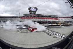 Yarış galibi Kyle Busch, Joe Gibbs Racing