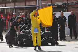 Der Renault Sport F1 Team RS16 von Jolyon Palmer, Renault Sport F1 Team, wird zurücktransportiert