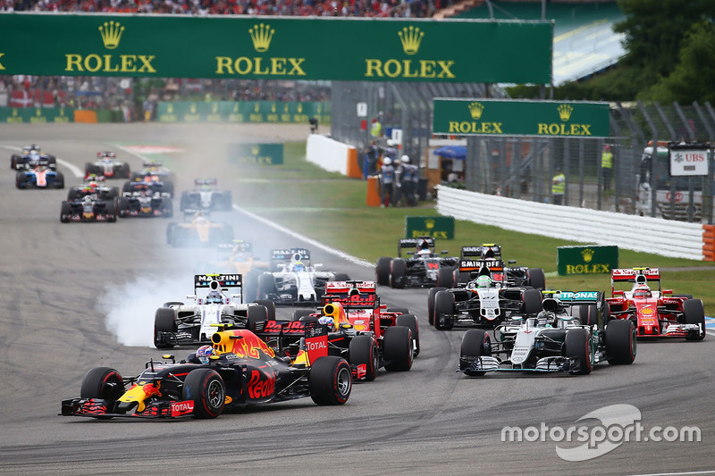 Max Verstappen, Red Bull Racing RB12 alla partenza della gara