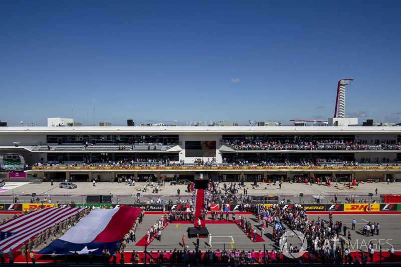 Michael Buffer presenta a los pilotos