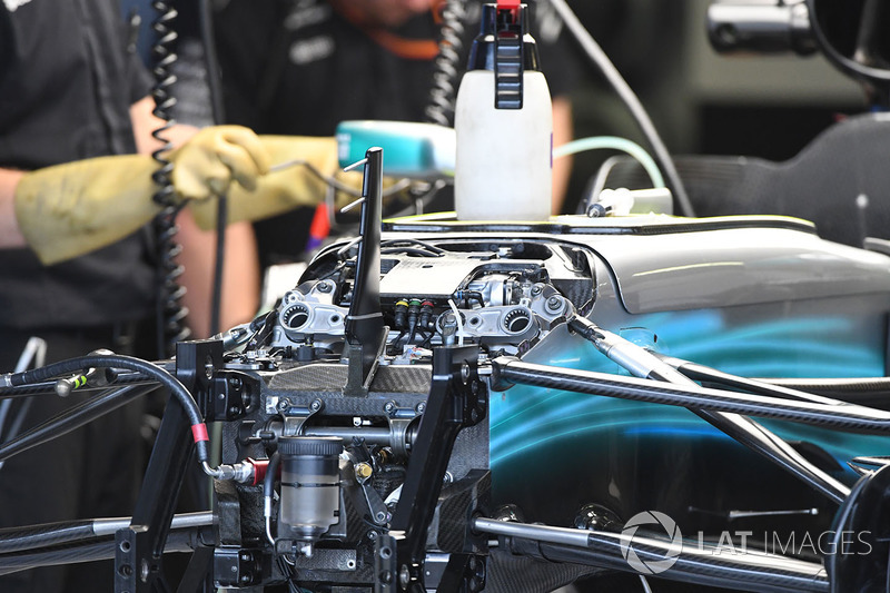 Mercedes-Benz F1 W08 Hybrid ön süspansiyon detay