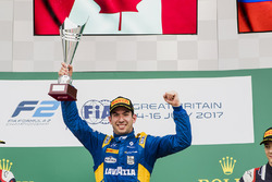 Podio: il vincitore della gara Nicholas Latifi, DAMS, il secondo classificato Luca Ghiotto, RUSSIAN