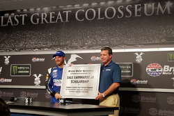 Dale Earnhardt Jr. con el presidente de BMS, Jerry Caldwell