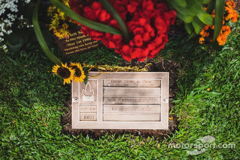 La lápida de Ayrton Senna