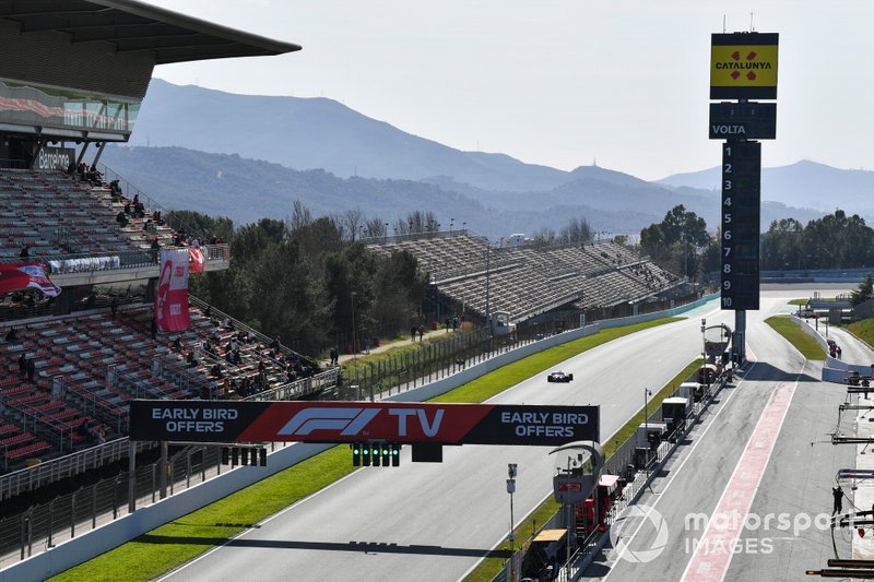 A scenic view of the Barcelona pit straight