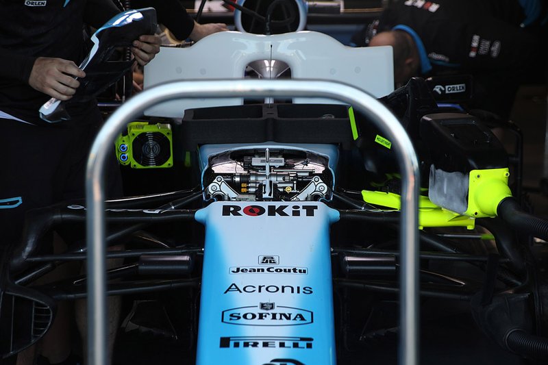 Williams FW42, dettaglio del terzo elemento della sospensione anteriore