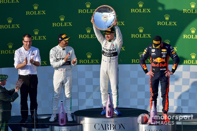 Valtteri Bottas, Mercedes AMG F1, ganador del GP de Australia 2019, delante de su compañero de equipo, Lewis Hamilton