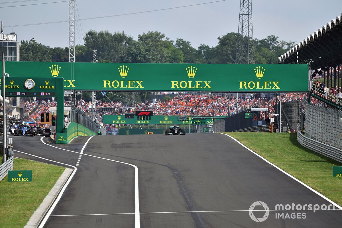 Départ en solitaire pour Lewis Hamilton au GP de Hongrie 2021, après le drapeau rouge.