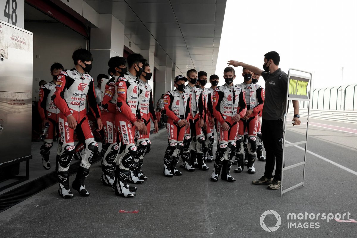 Para pembalap Asia Talent Cup 2021 saat tes pramusim di Sirkuit Internasional Losail, Qatar pada 19-21 Maret