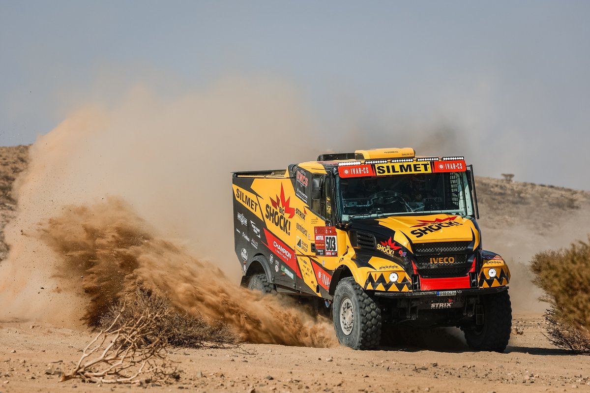 Pereli Big Shock Racing, Martin Macik, bersama krunya, Frantisek Tomasek dan David Svanda sukses mengungguli skuad Kamaz-Master untuk merebut kemenangan Etape 9 Reli Dakar 2021.