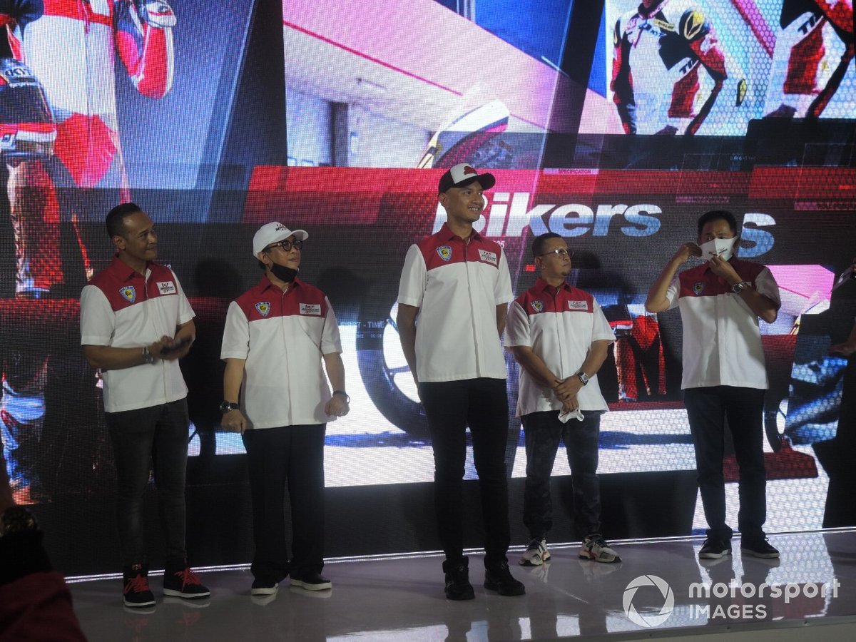Febby Sagita, Direktur Operasional, M Rapsel Ali, Ketua Mandalika Racing Team Indonesia (MRTI), Dimas Ekky, Direktur Tim, Kemalsyah Nasution, Irawan Sucahyono, Direktur Sponsorship