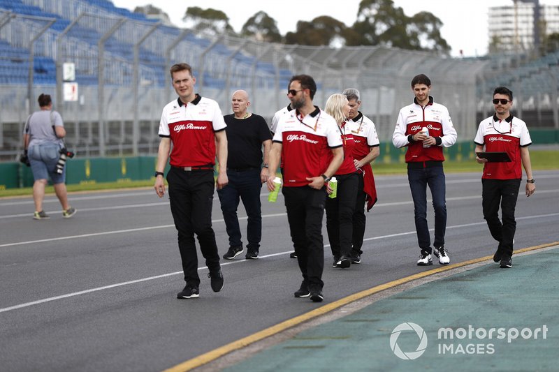 Antonio Giovinazzi, Alfa Romeo walks the track with members of the team