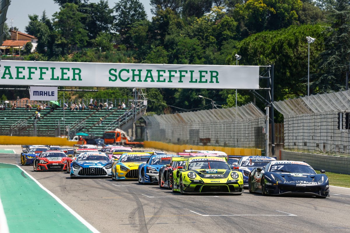 Restart, Dennis Olsen, SSR Performance Porsche 911 GT3-R, Nick Cassidy, AF Corse Ferrari 488 GT3 Evo