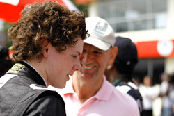 Harrison Newey en Adrian Newey