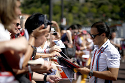 Felipe Massa, Williams, signeert handtekeningen voor de fans