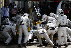 Felipe Massa, Williams FW38 makes a pit stop
