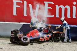 Daniil Kvyat, Scuderia Toro Rosso, na een zware crash