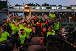 Race winner Daniel Ricciardo, Red Bull Racing celebrates with the team