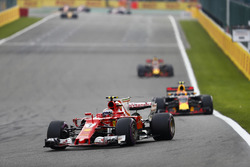 Kimi Raikkonen, Ferrari SF70H, Max Verstappen, Red Bull Racing RB13, Daniel Ricciardo, Red Bull Racing RB13
