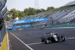 Damalı bayrak: Yarış galibi Joel Eriksson, Motopark Dallara F317 - Volkswagen