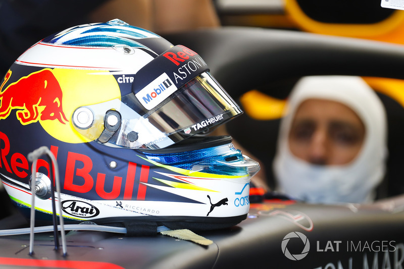 Detalle del casco de Daniel Ricciardo, Red Bull Racing