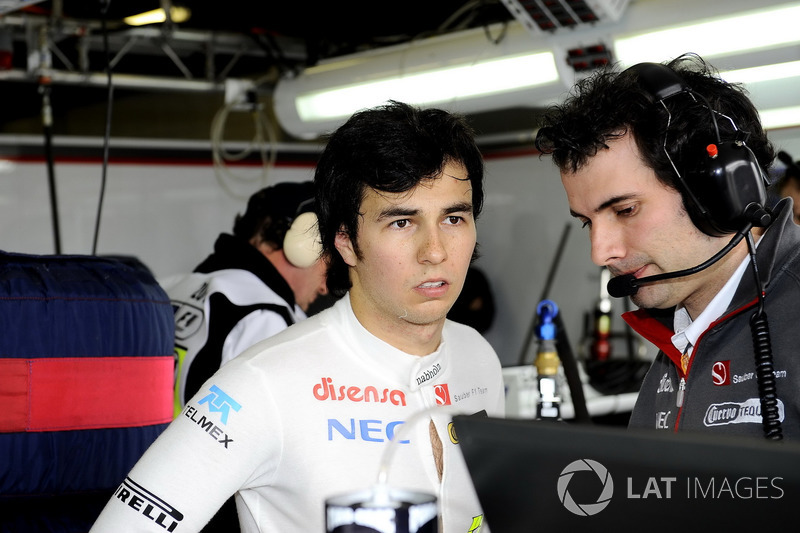 Sergio Perez (Sauber) voor zijn Formule 1-debuut in Melbourne 2011