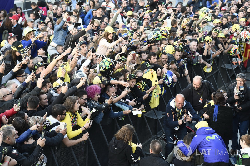 Valentino Rossi, Yamaha Factory Racing con sus fans