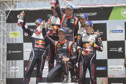 Podio: Los ganadores Thierry Neuville, Nicolas Gilsoul, Hyundai Motorsport, segundos place Elfyn Evans, Daniel Barritt, M-Sport