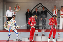 Podio: ganador de la carrera Antonio Fuoco, Charouz Racing System, segundo lugar Lando Norris, Carlin, tercer lugar Louis Deletraz, Charouz Racing System