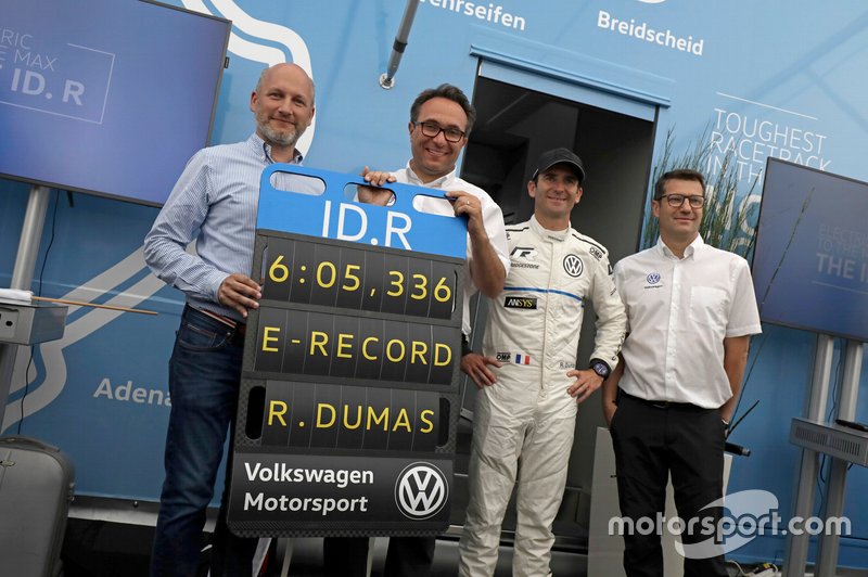 Florian Urbitsch, Sven Smeets, Romain Dumas i Sven Smeets z rekordem Nordschleife