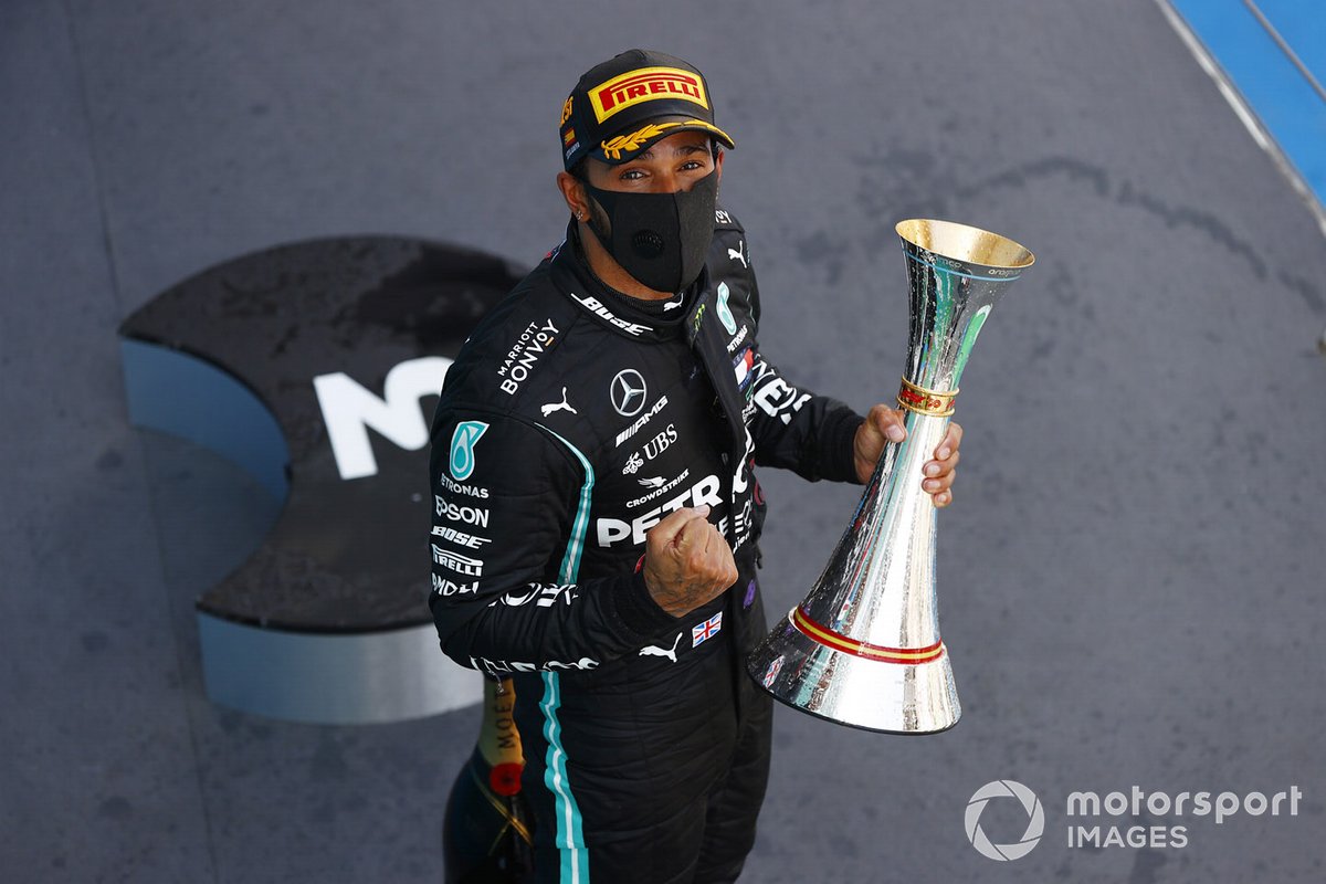 Lewis Hamilton, Mercedes-AMG Petronas F1, 1st position, with his trophy