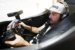 Fernando Alonso en el simulador de Honda Performance