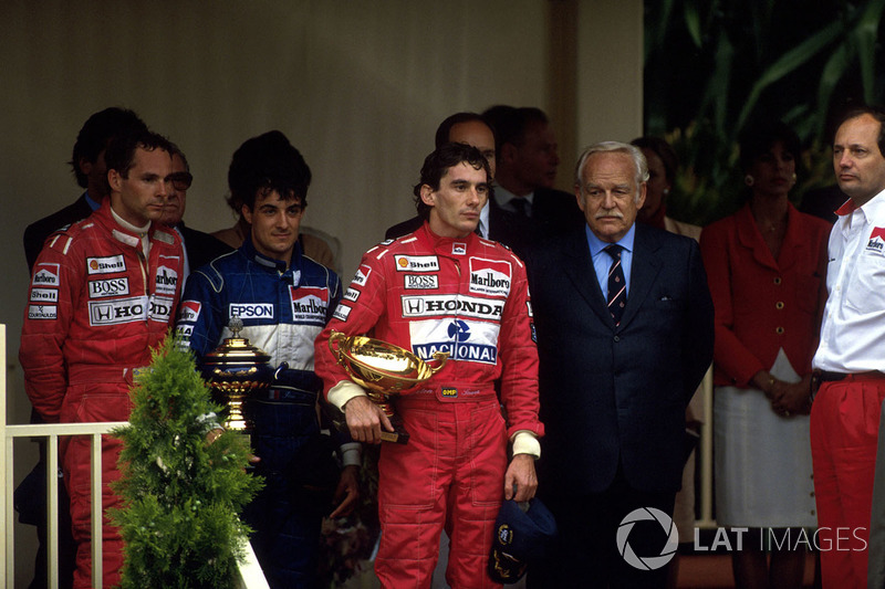 Podium: ganador, Ayrton Senna, McLaren, segundo, Jean Alesi, Tyrrell, tercero, Gerhard Berger, McLar