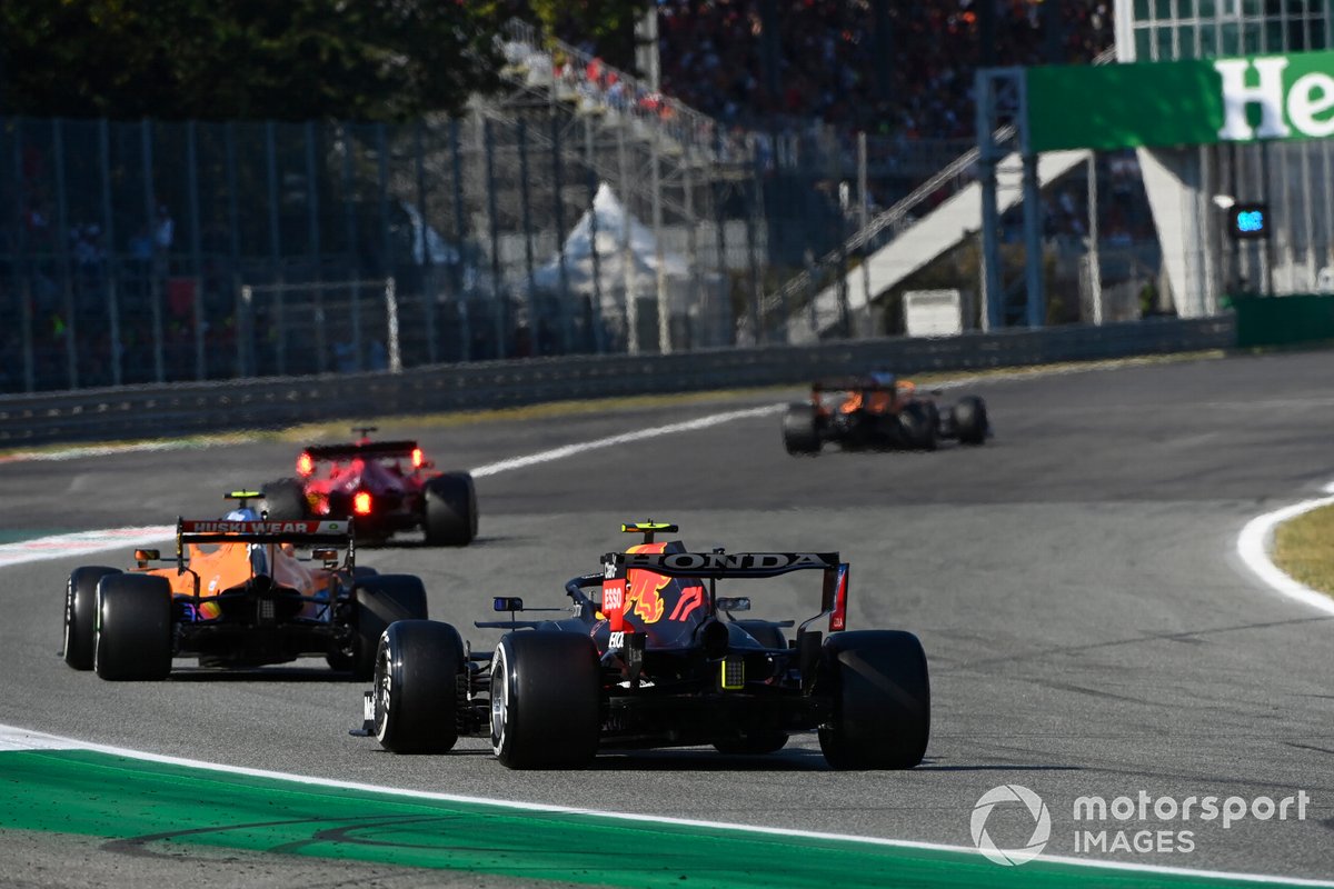 Daniel Ricciardo, McLaren MCL35M, Charles Leclerc, Ferrari SF21, Lando Norris, McLaren MCL35M, dan Sergio Perez, Red Bull Racing RB16B