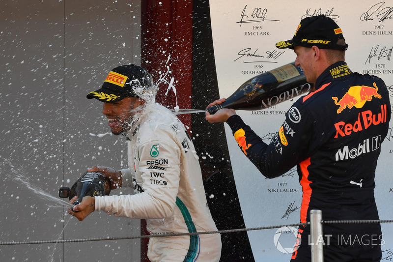 Hamilton tarolt a Mercedesszel Barcelonában - F1 2018