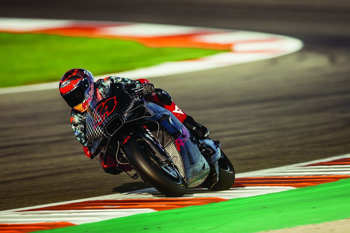На тестах после окончания сезона Эспаргаро начал работу с Tech3 GASGAS Factory Racing